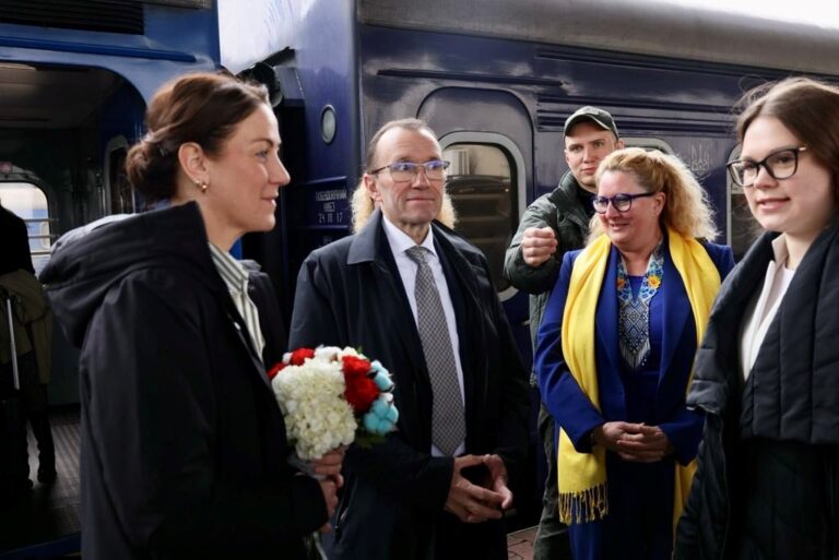 Новини України - До Києва прибули глава МЗС і міністерка праці та інтеграції Норвегії