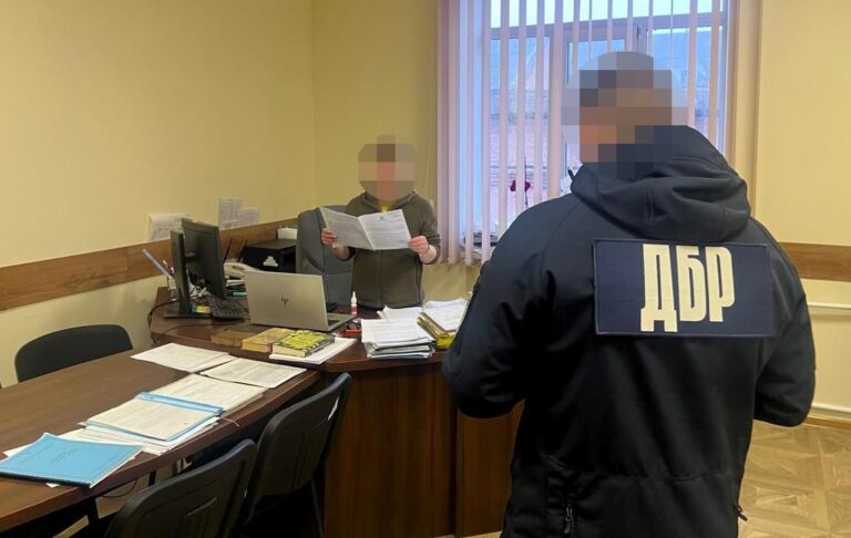 Новини України - У Вінниці посадовицю ТЦК підозрюють у побитті військовозобов'язаного