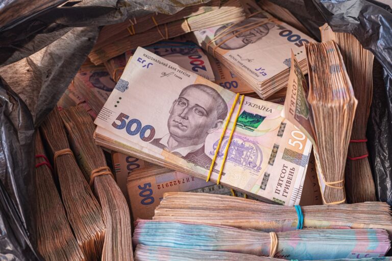 Новини Києва - Директора фірми підозрюють у "відкатах" Київзеленбуду