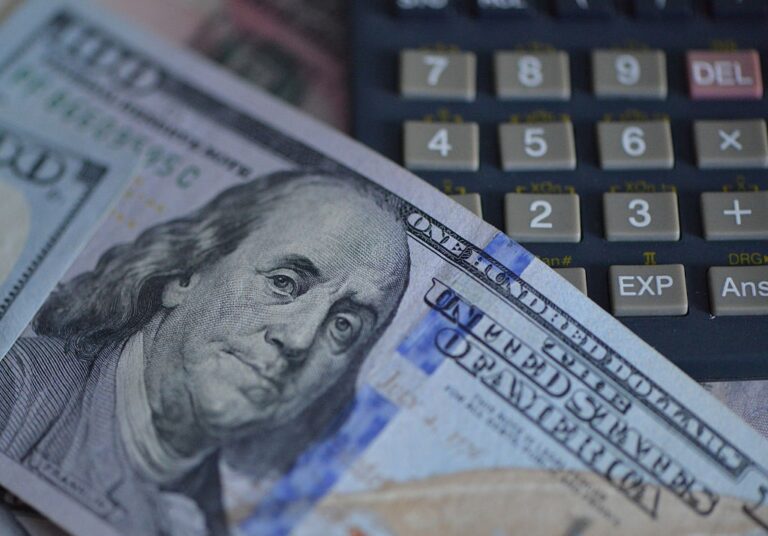 Новини бізнесу - Долар обвалився через плани Трампа звільнити голову ФРС