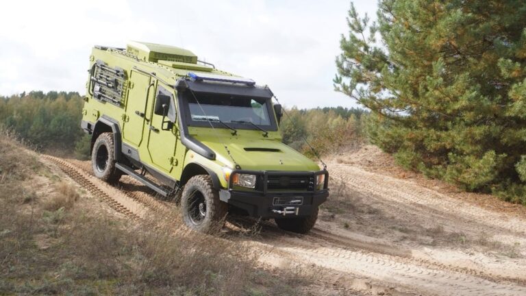 Новини України - На озброєння ЗСУ допустили броньовик Джура-ЕВАК