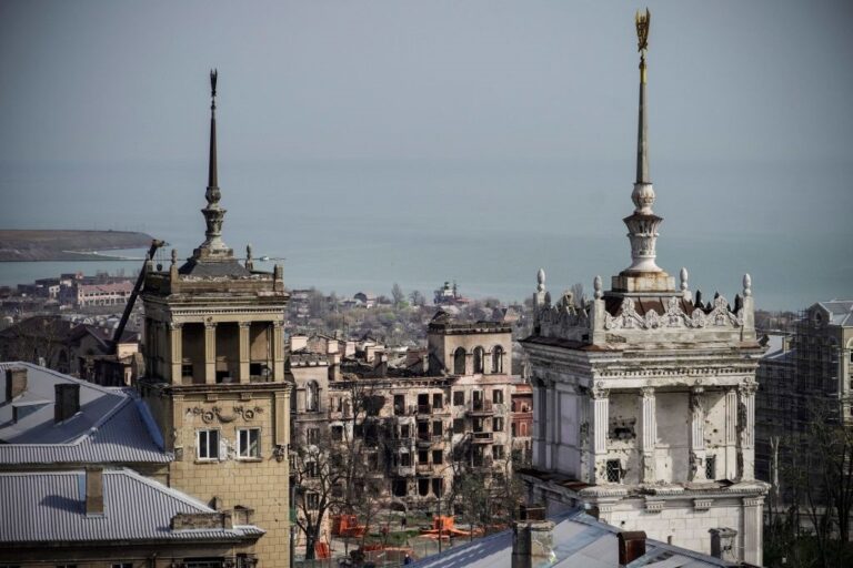 Новини України - Росіяни конфіскують тисячі квартир українців у Маріуполі - ВВС