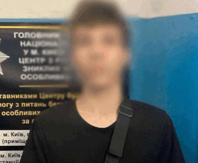 Новини Києва - У Києві затримали двох хлопців за поїздку між вагонами метро