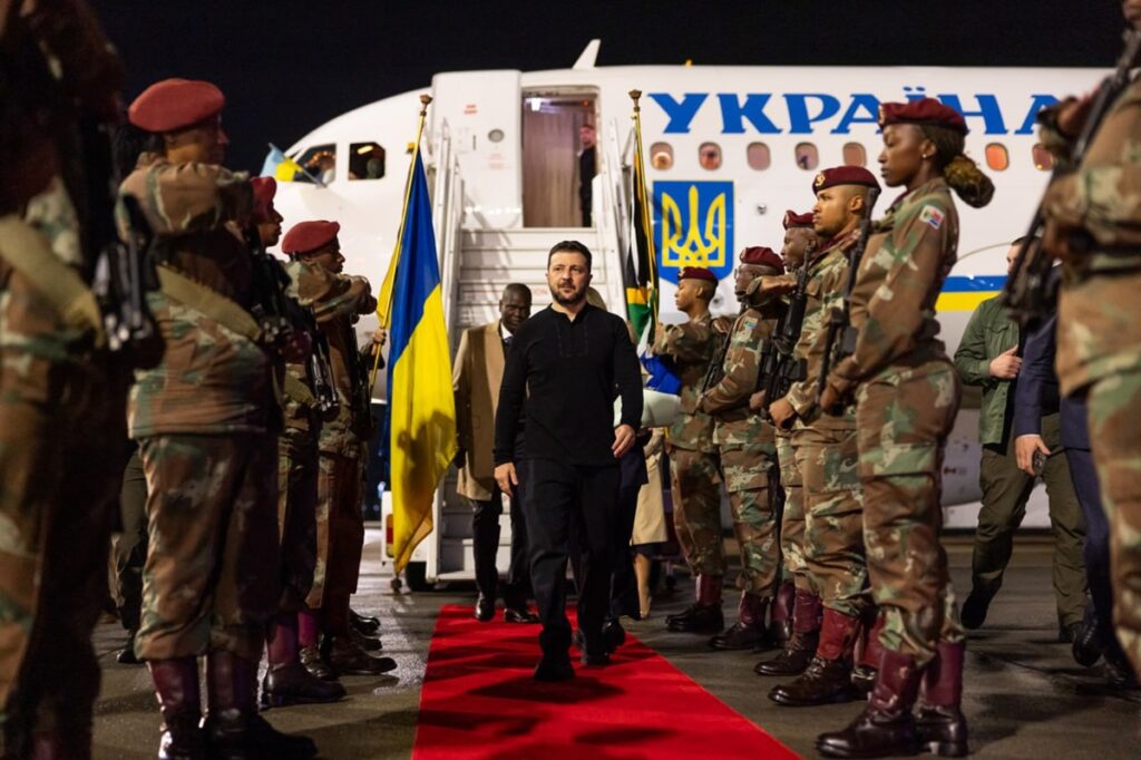 Новини України - Зеленський прибув у ПАР з робочим візитом