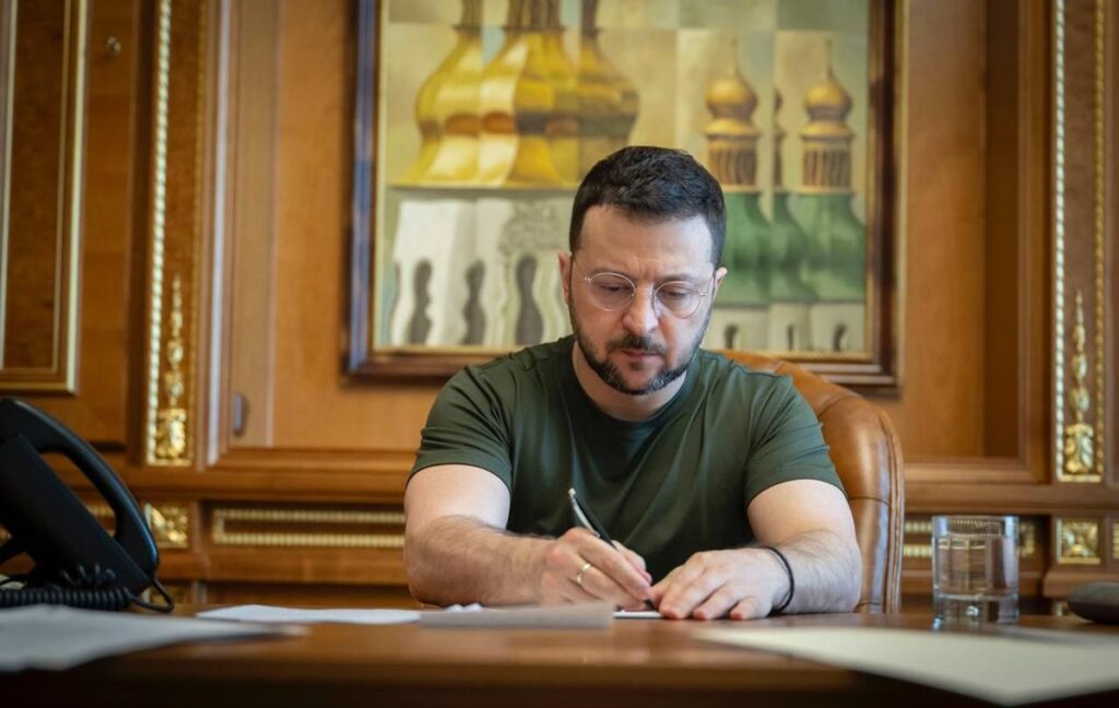 Новини України - Зеленський продовжив мобілізацію і воєнний стан