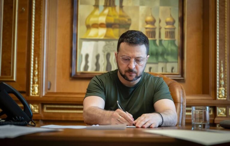 Новини України - Зеленський продовжив мобілізацію і воєнний стан