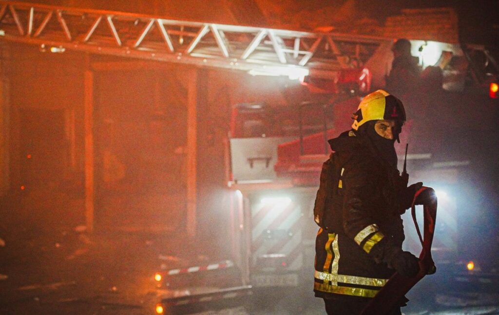Новини Києва - У Києві дрони вцілили у житловий будинок