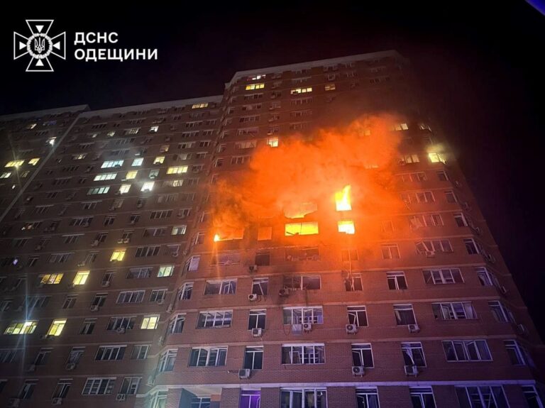 Новини України - Палали три поверхи: з’явилися кадри удару по Одесі