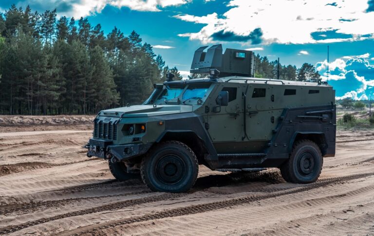Новини України - ЗСУ отримають новий бронеавтомобіль Варта-2
