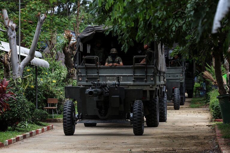 Новини світу - Бойові дії між Таїландом та Камбоджею тривають другий день поспіль