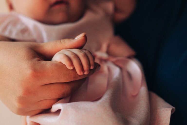 Новини України - Уряд погодив збільшення допомоги при народження дитини