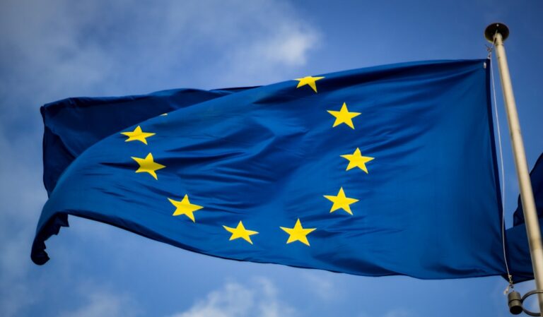 Новини світу - ЄК звільнила перекладачку, яка записувала слова Зеленського