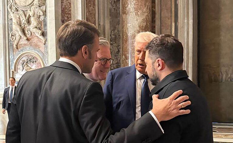 Новини світу - До Аляски Трамп розмовлятиме з Зеленським - ЗМІ