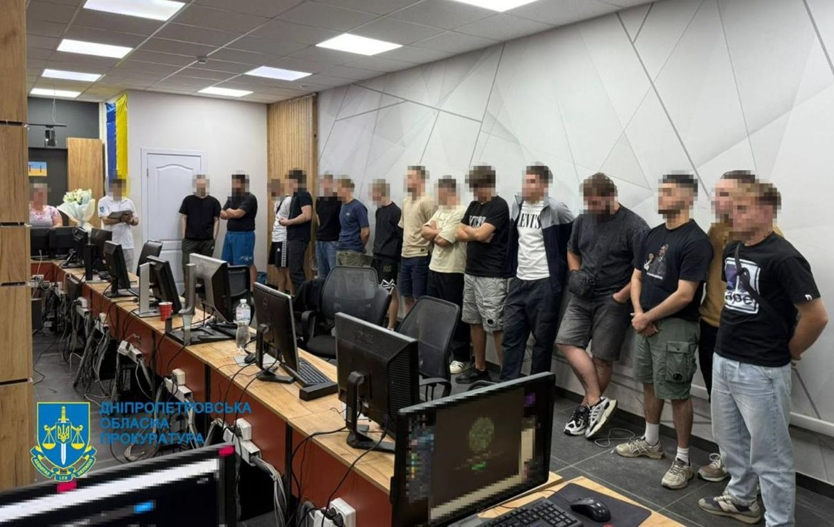 Новини України - На Дніпропетровщині викрили 31 шахрайський кол-центр