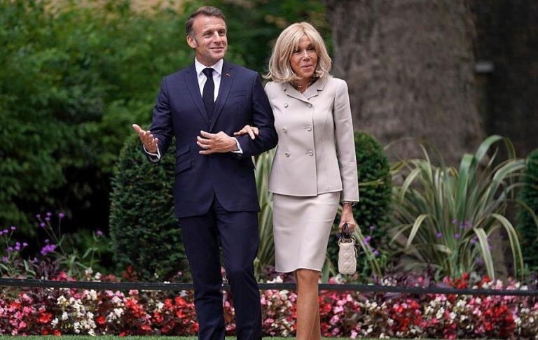 Новини світу - Адвокат Макрона пообіцяв "наукові докази", що перша леді Франції - жінка