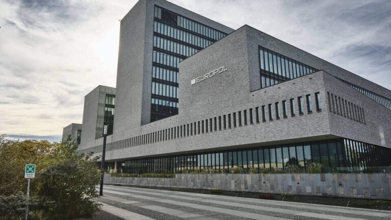 Новини світу - У Нідерландах арештували підлітків за підозрою у шпигунстві на користь РФ