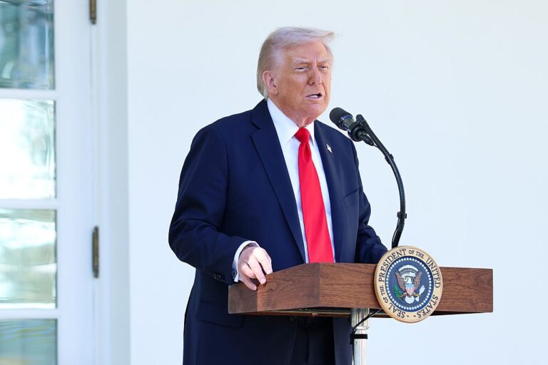 Новини світу - Людина Путіна в США. Трамп змінює ставлення до РФ