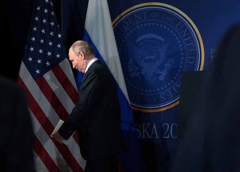 Новини світу - Санкції проти РФ. По чому вдарили США та Європа