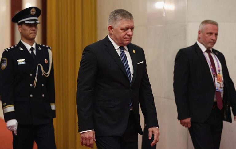 Новини світу - В Словаччині міністр звинуватив президента в спробі "повалити уряд Фіцо"