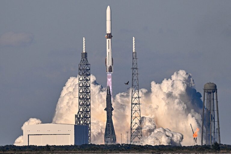 Технології - Blue Origin вперше зловила бустер ракети після запуску