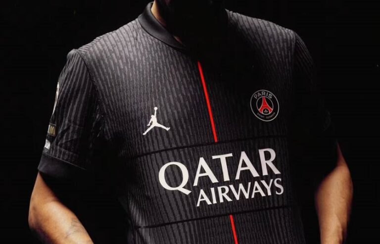 Новини спорту - ПСЖ представив четвертий комплект форми на поточний сезон