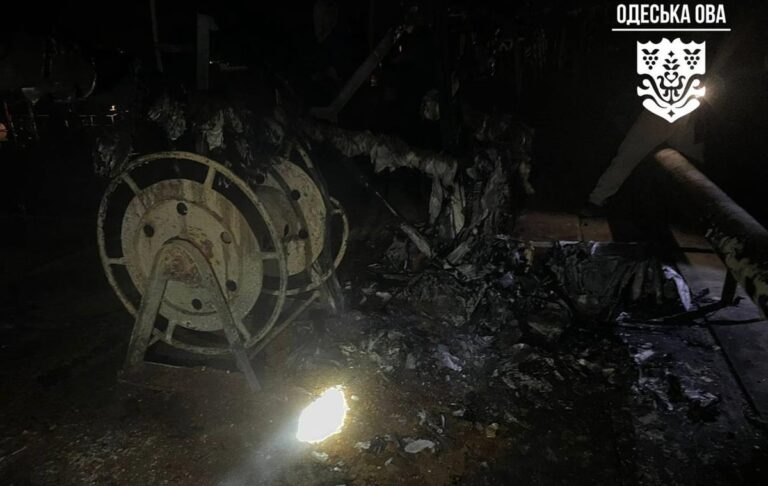 Новини України - Росіяни атакували портову інфраструктуру Одещини: виникла пожежа на судні