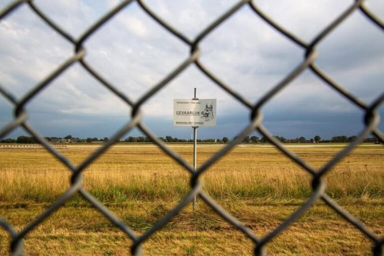 Новини світу - У Нідерландах військові відкрили вогонь по БПЛА над авіабазою