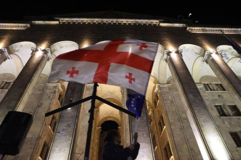 Новини світу - В ЄС пояснили "руйнівний" звіт щодо Грузії