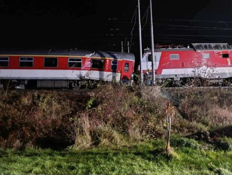 Новини світу - Вдруге за місяць: у Словаччині зіткнулися поїзди