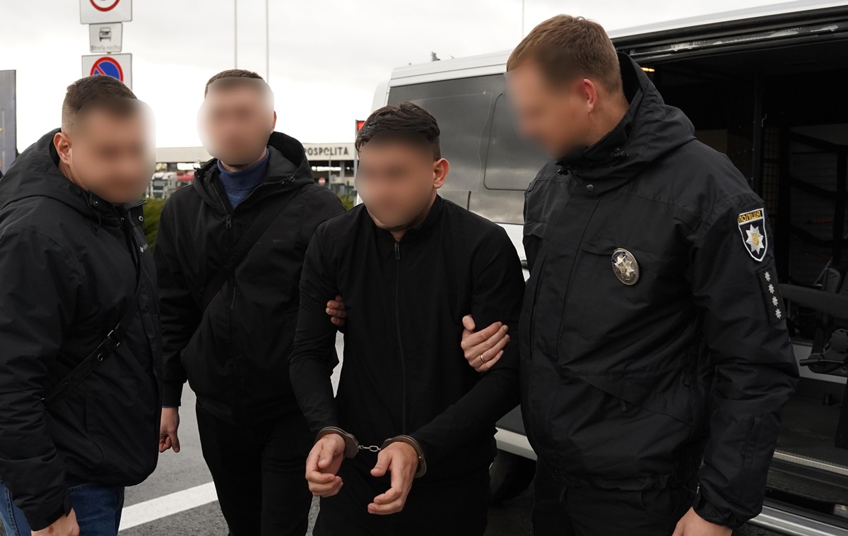 Новини України - З Вірменії екстрадовано шахрая, який заробив мільйони на військових