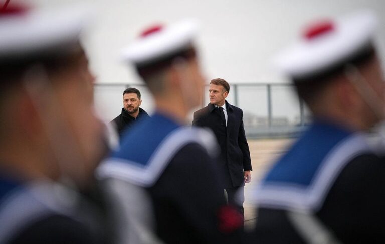 Новини України - Зеленський прибув у Париж і зустрівся з Макроном