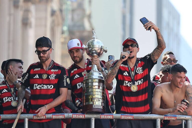 Новини спорту - Парад чемпіонів клубу Фламенго завершився курйозом