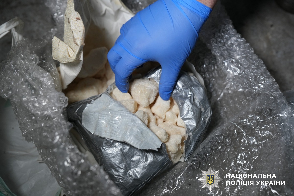 Новини України - Поліція ліквідувала наркосхему з обігом у 95 млн