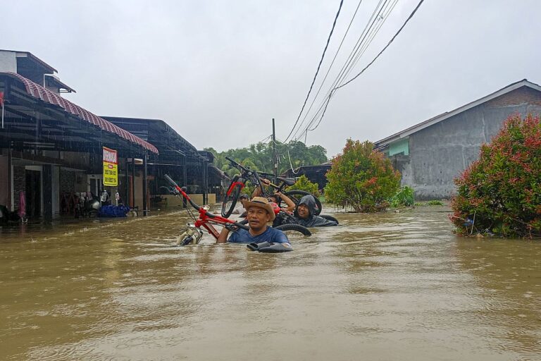 Новини світу - Повені в Індонезії: кількість загиблих перевищила 600 осіб