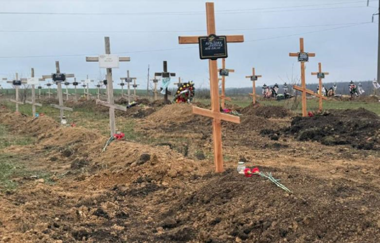 Новини України - В Ізюмі перепоховали 449 людей, які загинули під час окупації