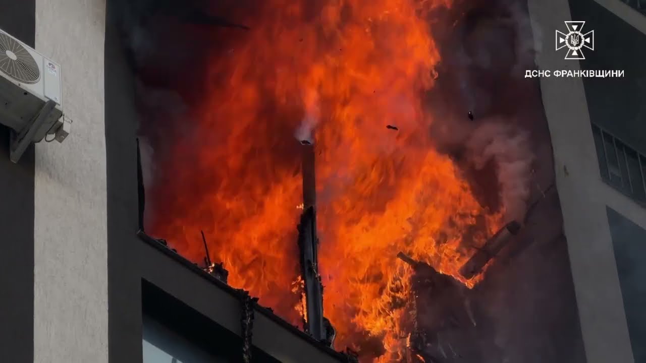 Фото для новини:Івано-Франківська область: під час пожежі врятовано 5 осіб, з них 4 дітей, ще 10 — евакуйовано