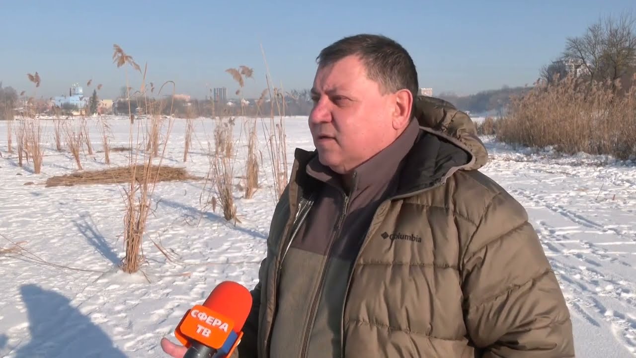 Фото для новини:Рятуємо рибу від задухи: рибоохоронці облаштовують лунки на Басовому Куті в Рівному