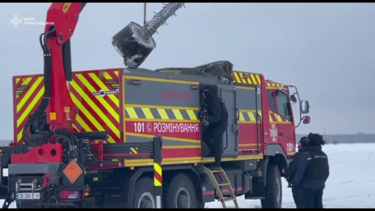 Фото для новини:Чернігівські сапери ДСНС вилучили частину російської ракети «Іскандер»