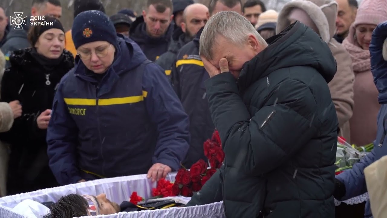 Фото для новини:На Київщині попрощалися з рятувальником-верхолазом Олександром Питайчуком