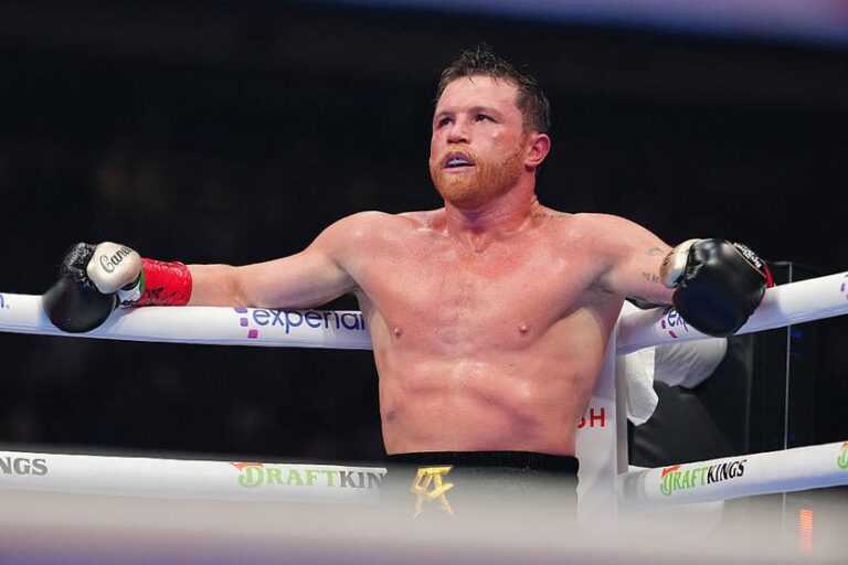 Фото для новини:Альварес визначився з датою повернення після поразки від Кроуфорда