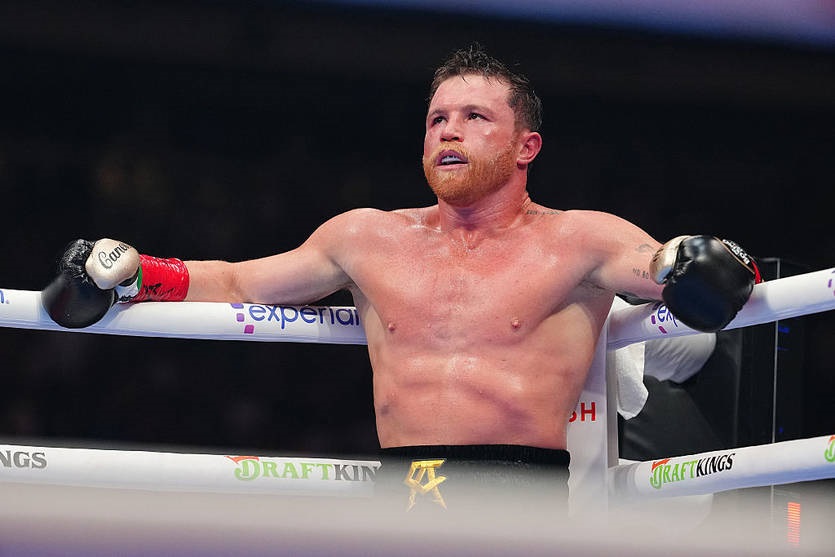 Фото для новини:Альварес визначився з датою повернення після поразки від Кроуфорда