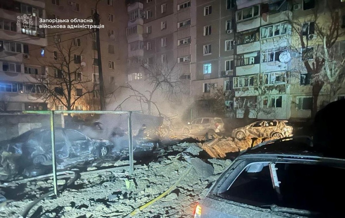 Фото для новини:Атака на Запоріжжя: пошкоджено 12 будинків та десятки авто