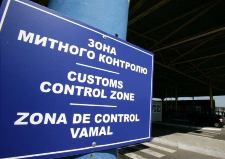 Фото для новини:Audi за пів ціни та рекет на конвеєрі як Олександр Бойко перетворив митний пост Чорноморськ на сімейний бізнес