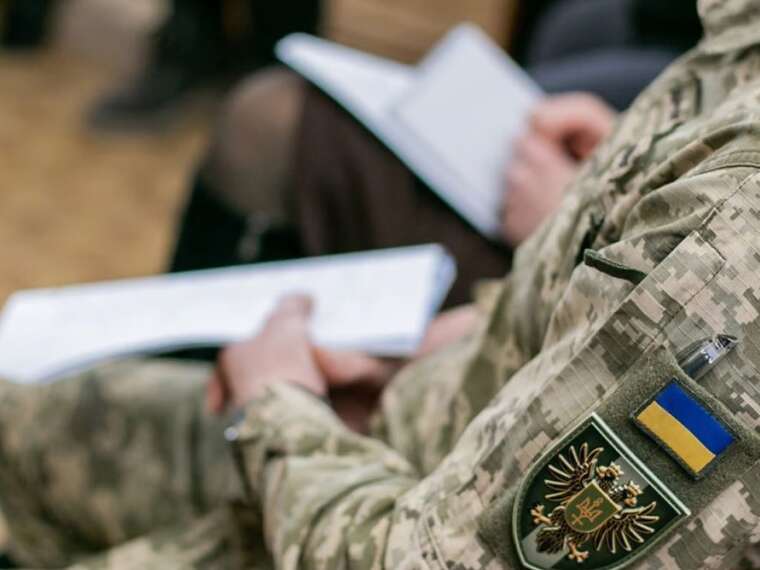 Фото для новини:Авіаперевезення на 333 мільйони Запорізький ТЦК підписав контракт із торговцями деревиною на доставку іноземних добровольців