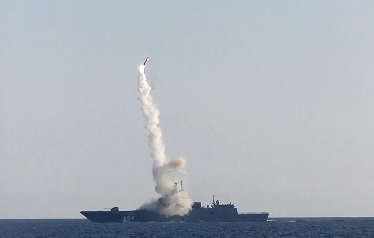 Фото для новини:Балістика з Криму. Куди вночі летів Циркон