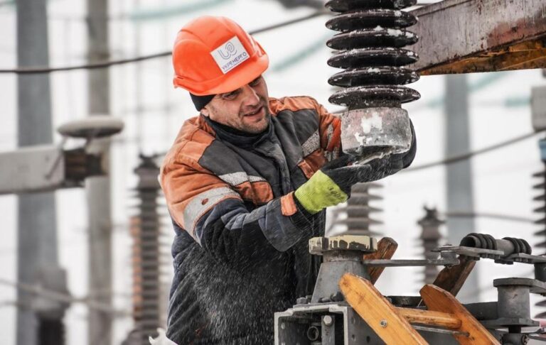 Фото для новини:Більшість областей України аварійно знеструмлені