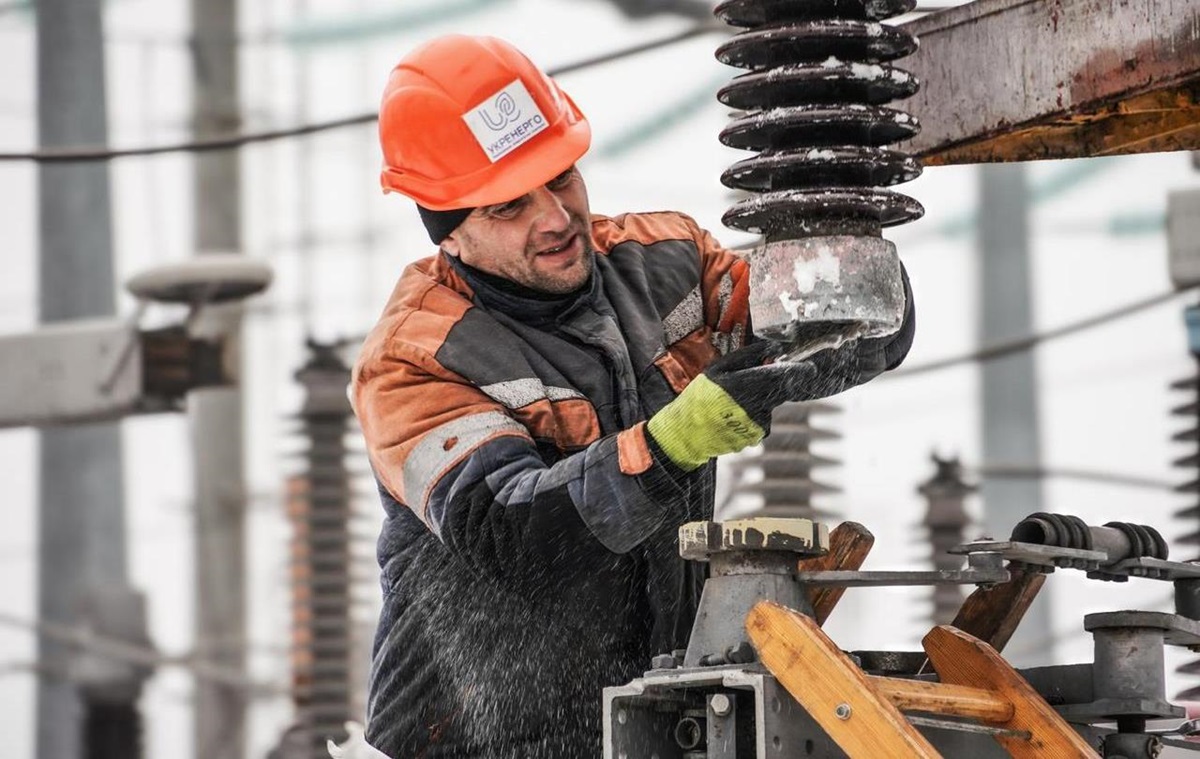 Фото для новини:Більшість областей України аварійно знеструмлені