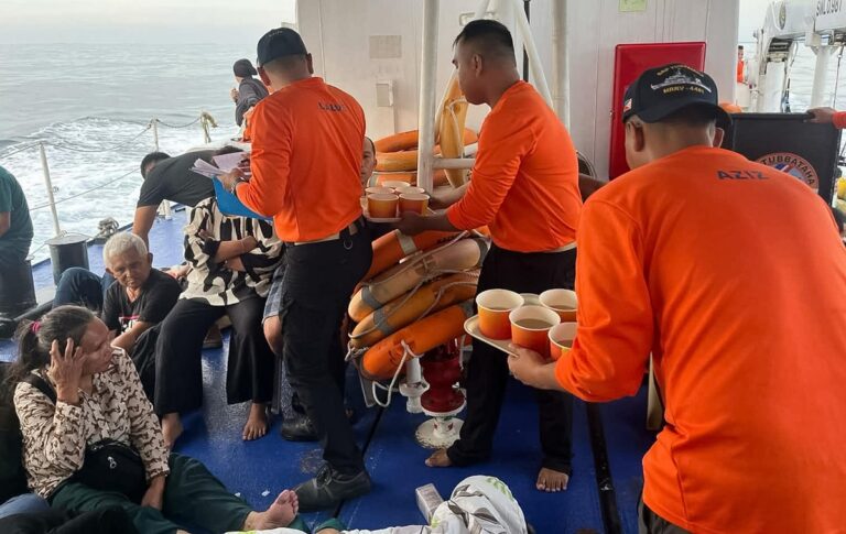 Фото для новини:Біля Філіппін затонув пором, на борту якого були сотні людей