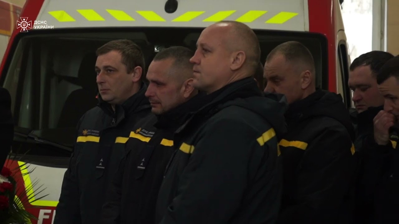 Фото для новини:У Києві попрощалися із рятувальником Олександром Зібровим