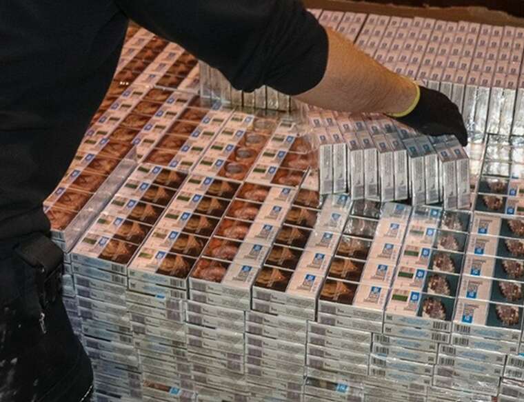 Фото для новини:Дипломатичний імунітет для контрафакту як справа ексголови ДПСУ викрила багатомільярдну чорну касу кордону